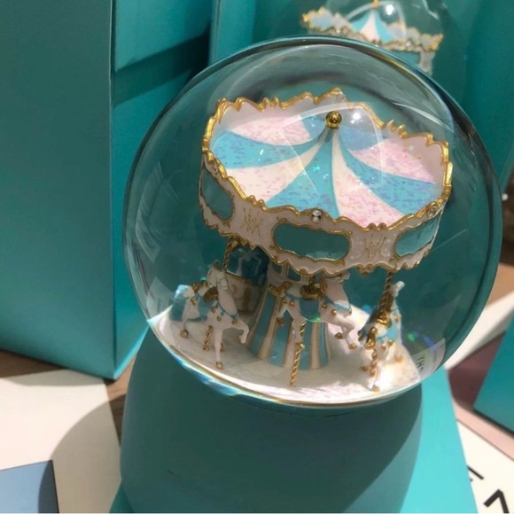 Tiffany & Co. Carousel Musical Snow Globe — Brand New in Box (Novelty Gift) - Picture 4 of 9